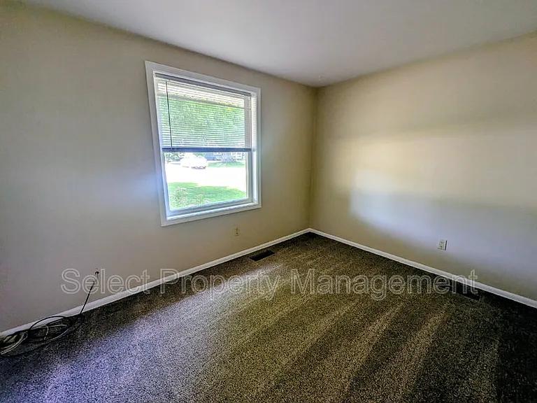1419 Aberdeen Ln — Photo 12