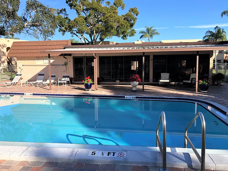 207 Aspen Cir #207 — Photo 6