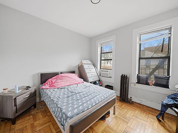 5th image of 2057 Ocean Ave