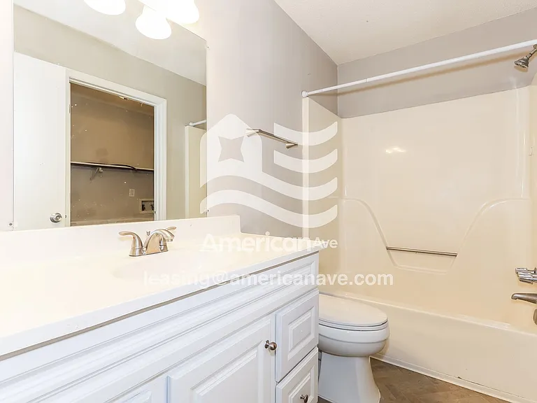 8230_012_bathroom_13.jpg