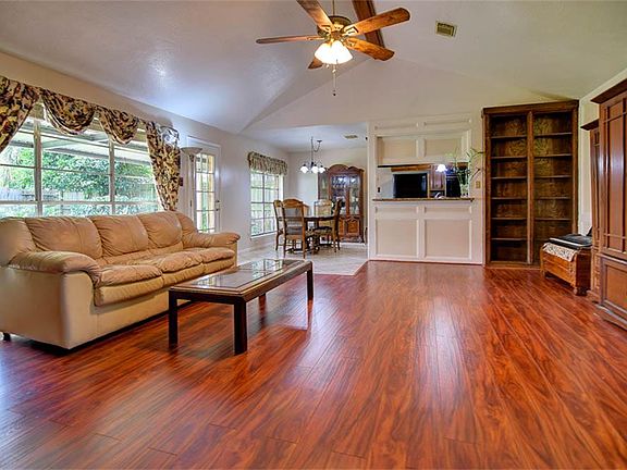 5th image of 4015 Thistledown Dr