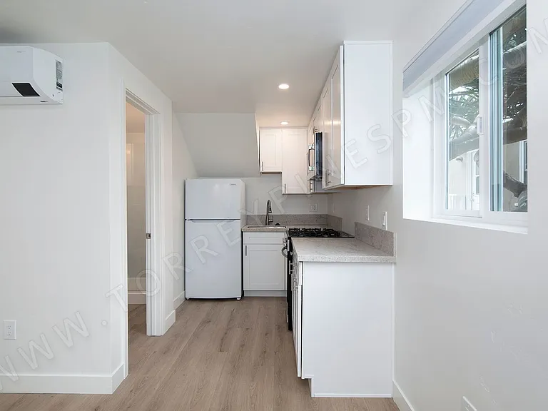 4950 1/2 Del Mar Ave — Photo 3