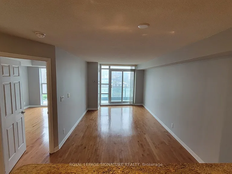 736 Spadina Ave #906 — Photo 2