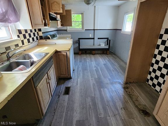 3rd image of 3634 E 108th St