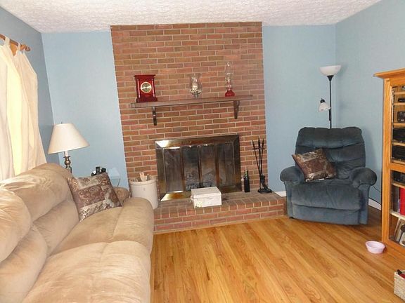 4th image of 1427 Cottonwood Dr