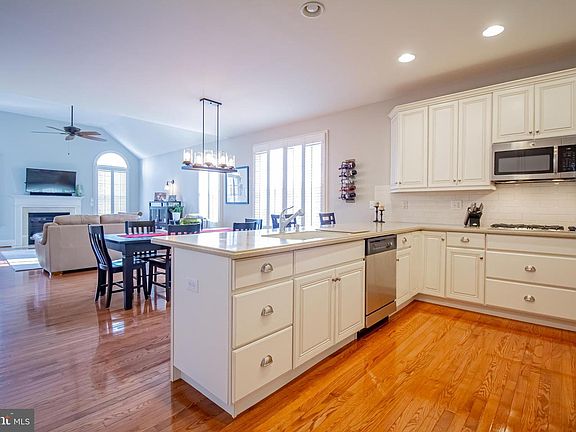 4th image of 209 Ann Dr