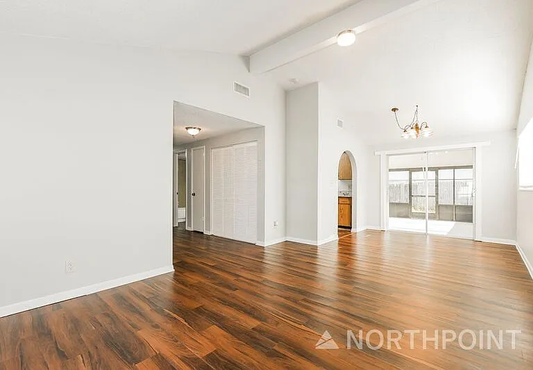 601 Highview Ter S — Photo 3