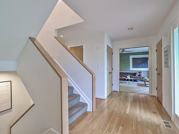 4th image of 770 Old Ludlow Ave
