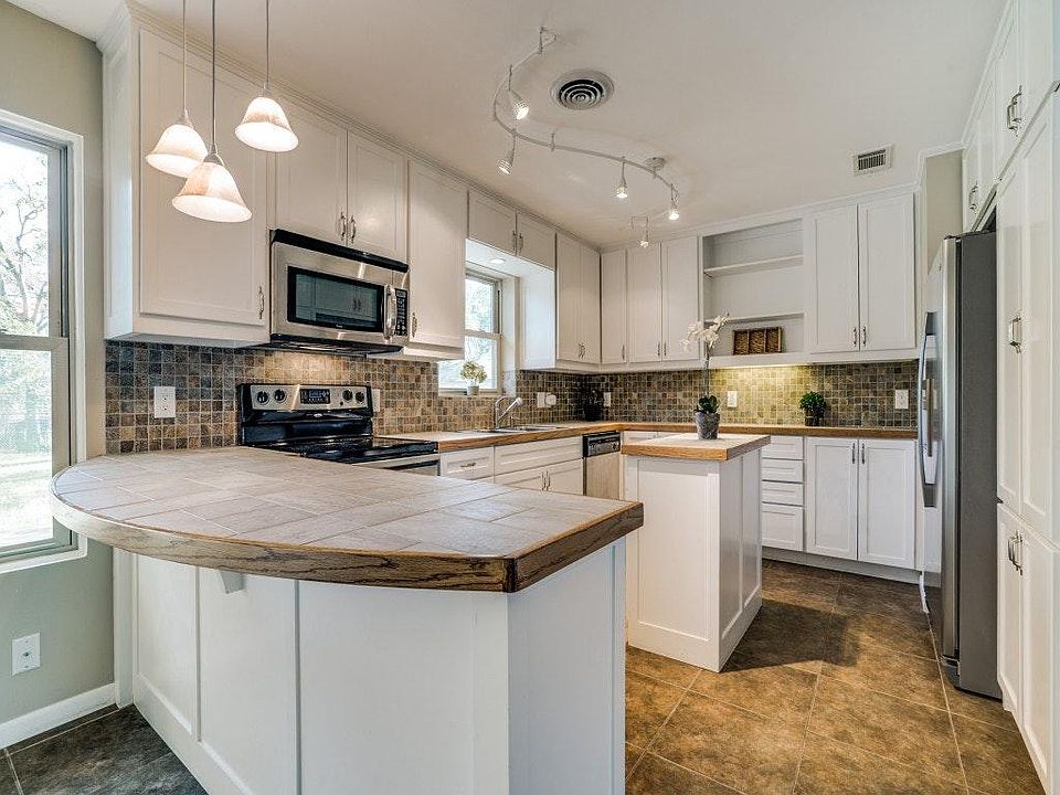 Updated kitchen with tons of custom cabinetry
