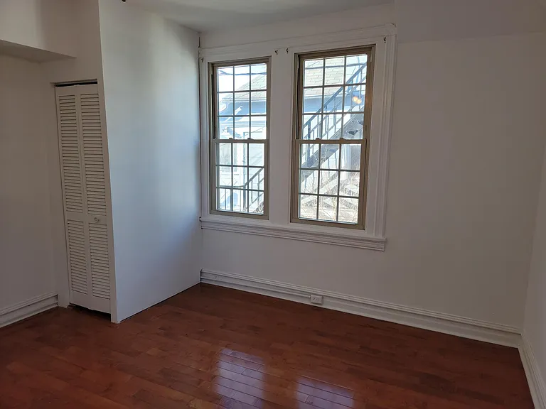 111 Iona Ave #2 — Photo 10