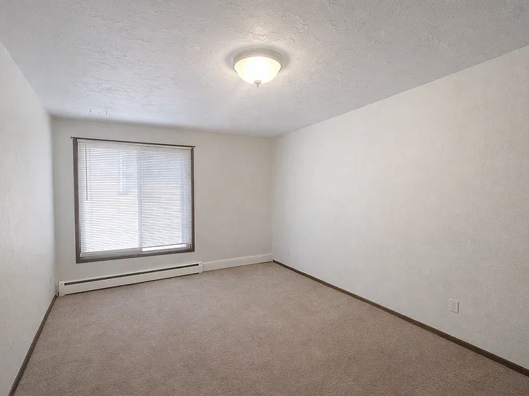1327 7th St SE — Photo 5