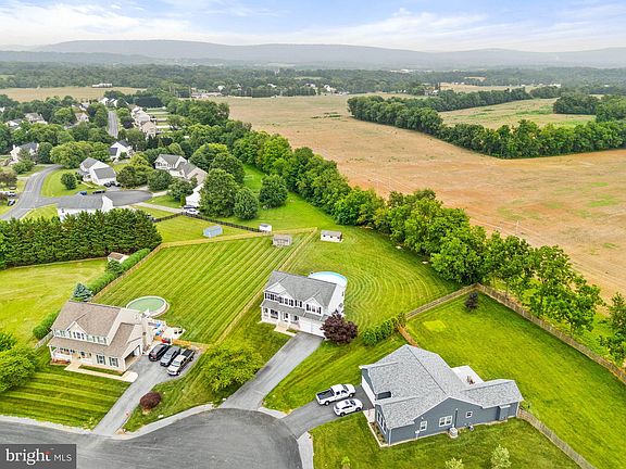 4th image of 49 General Cobb Ct