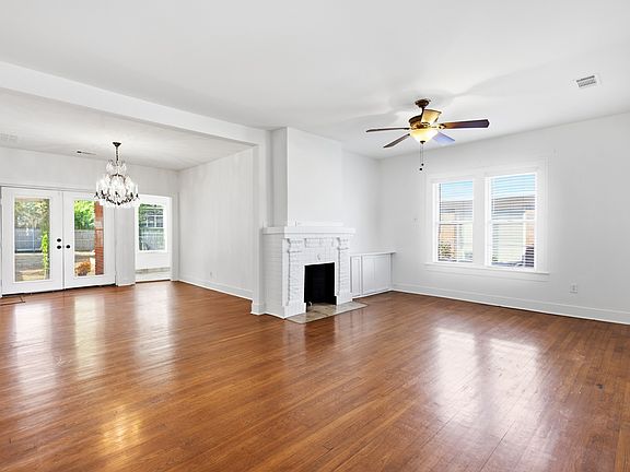 4th image of 3326 Burlingdell Ave