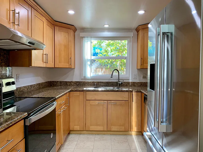 522 Georgia Ave — Photo 2