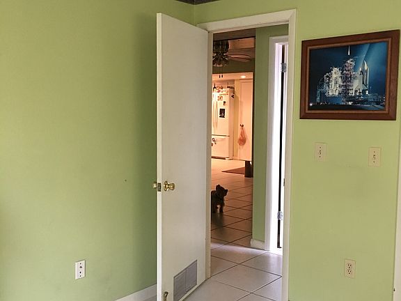 4th image of 2339 Louise St