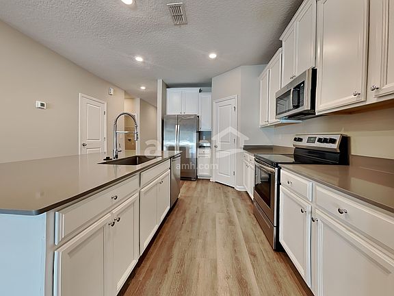 3rd image of 225 Stone Arbor Ln