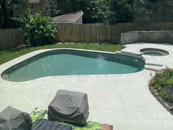 9028 Agnes Park Ln, Huntersville, NC 28078