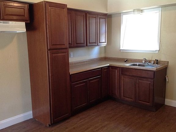 3rd image of 1301 Lorraine Ln