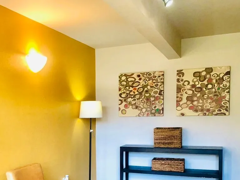 Francis Ave Apartments — Photo 3