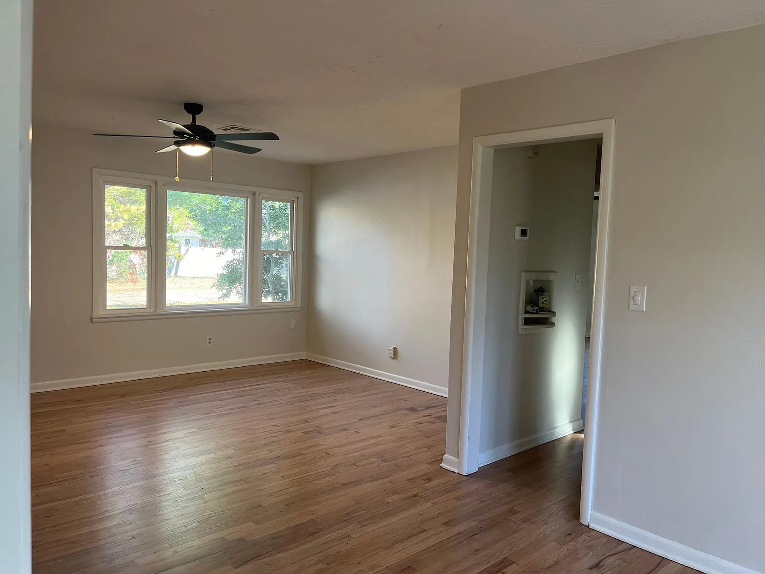 2 bed, 884 sqft, $1,300 — Photo 3