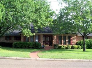 1215 Hackberry St, Clifton, TX 76634