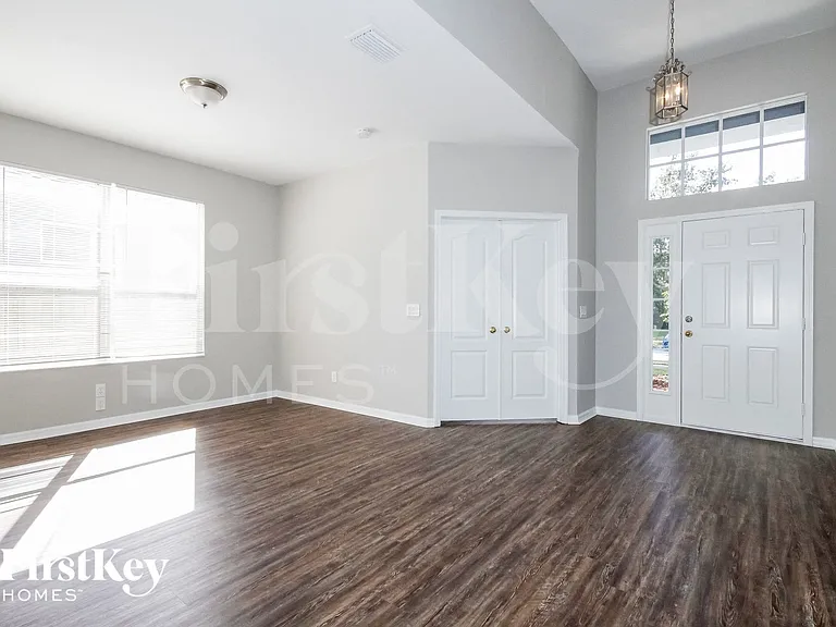 8719 Sandy Plains Dr — Photo 3