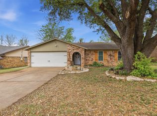 1404 Mimosa St, Cleburne, TX