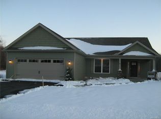 29 Pear Tree Ln, Lancaster, NY 14086