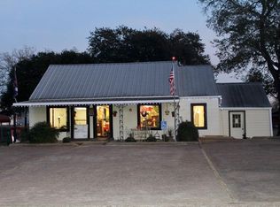 1710 E Main St, Madisonville, TX 77864