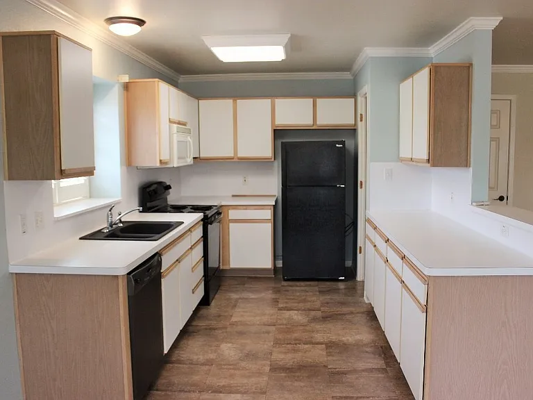 347 Stone Hill Dr #4 — Photo 3