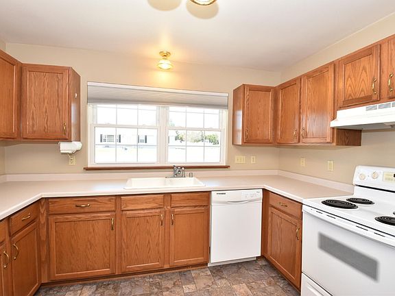 3rd image of 206 Brookside Dr