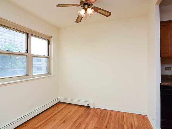 5th image of 521 W Briar Pl #215