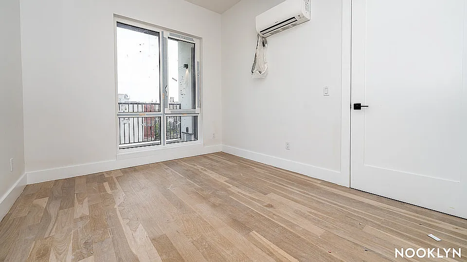 193 Graham Ave #6S
