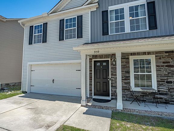 2nd image of 959 Yarrow Ln