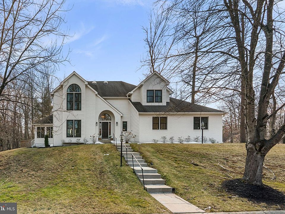 1st image of 6125 Wooded Run Dr