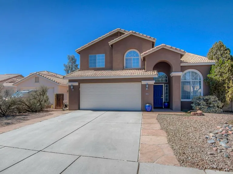8321 N Solitude Way — Photo 1