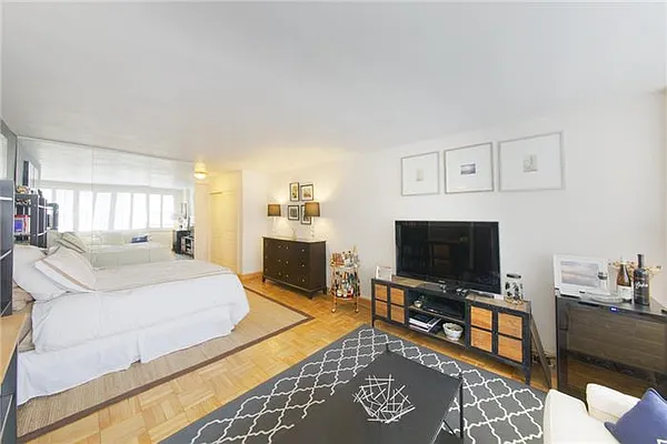 Sold by Maxwell Jacobs | media 2