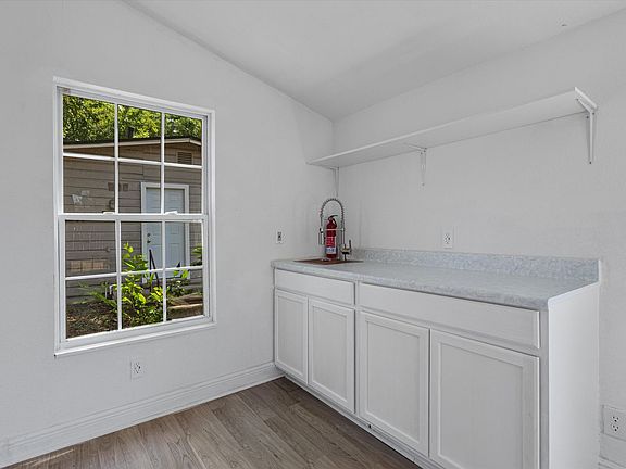 5th image of 403 Blackson Ave Unit B