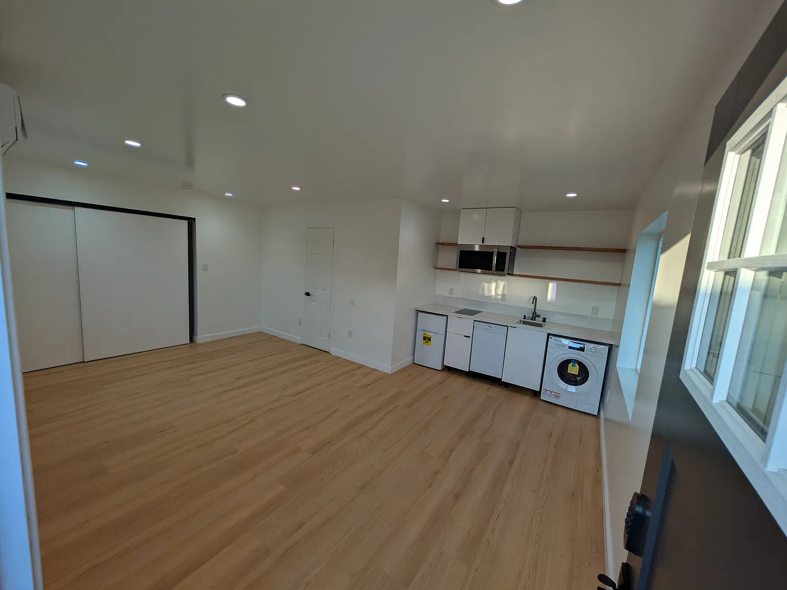 Studio, 310 sqft, $1,895 — Photo 2