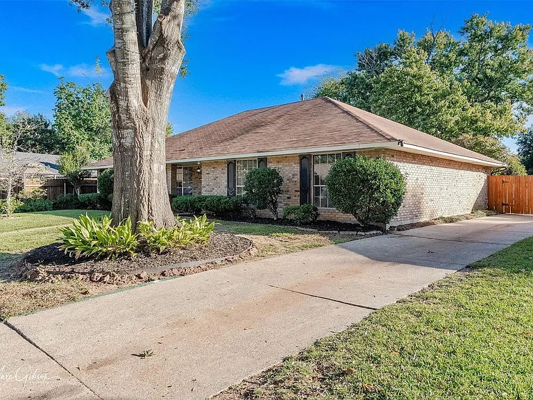 7617 Tampa Way — Photo 3
