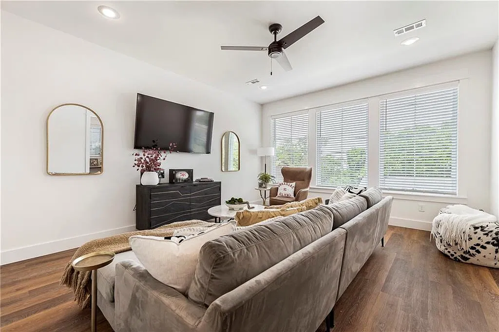 3 bed, 2.5 bath, 1740 sqft, $3,200 — Photo 4