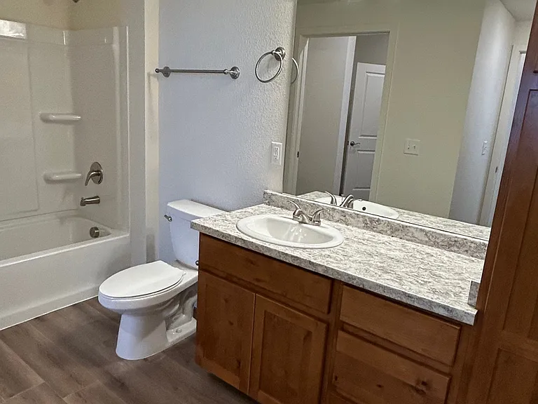 The Overlook Apartments — Photo 21