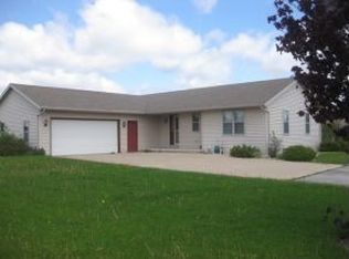 N1413 Star Dust Dr, Greenville, WI 54942