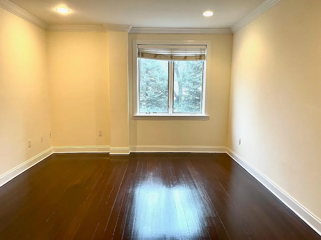 Great Neck Rd, Great Neck — Photo 4