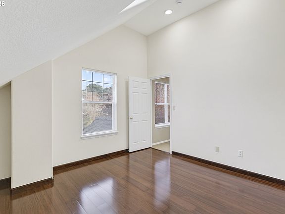 4th image of 13617 NE Glendoveer Ct