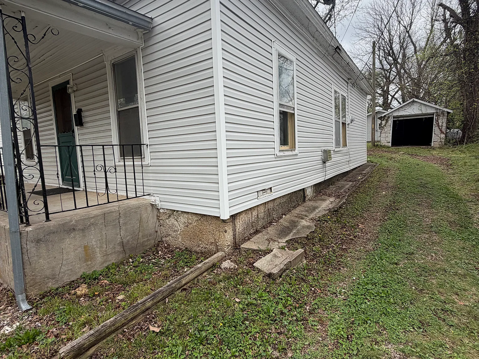 1031 Valley St — Photo 4