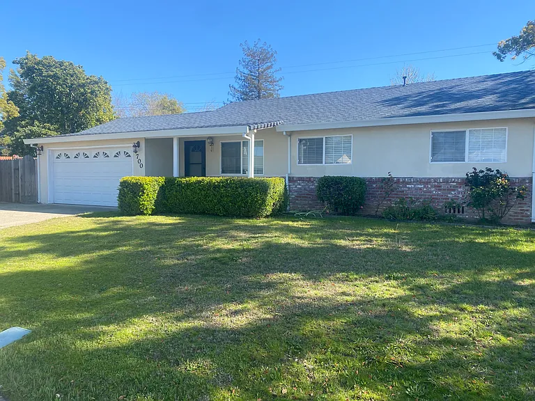 6700 Manila Ave — Photo 3