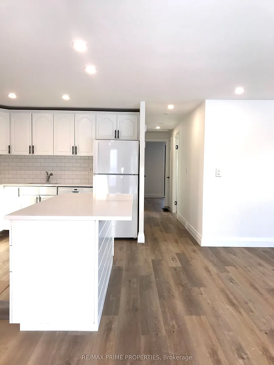 Building Photo - 697 Downview Cres #MAIN FLOOR