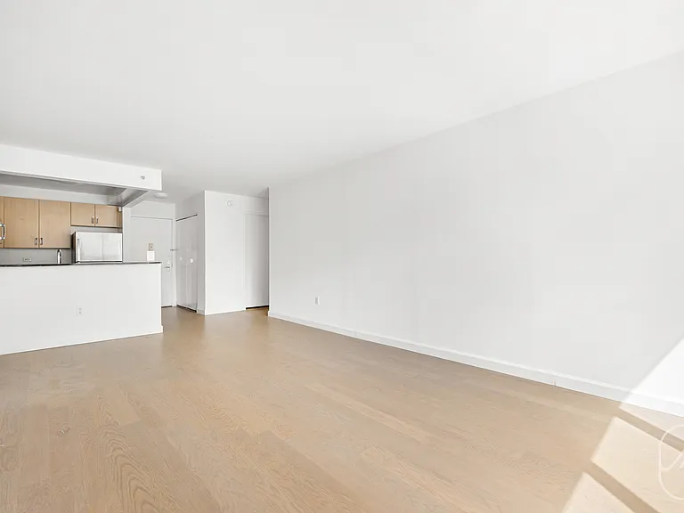 561 10th Ave #5G — Photo 6