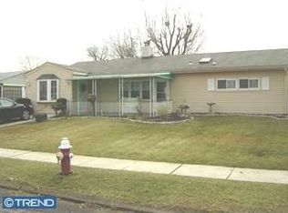 24 Swan Ln, Levittown, PA 19055